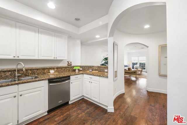 1135 Rexford Drive 302, Los Angeles, CA 90035 — photo 8 of 27