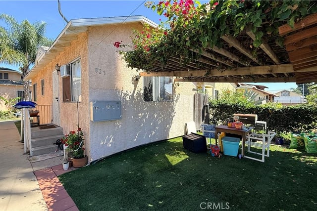823 W 81st, Los Angeles, CA 90044 — photo 5 of 13