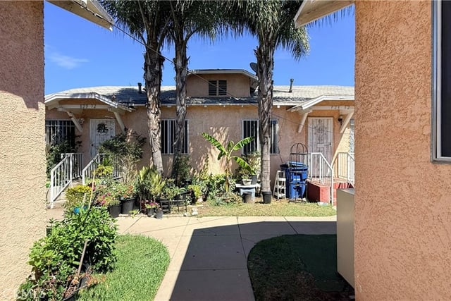 823 W 81st, Los Angeles, CA 90044 — photo 9 of 13
