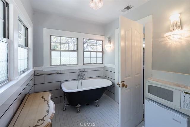 1900 Taft, Los Angeles, CA 90068 — photo 11 of 52