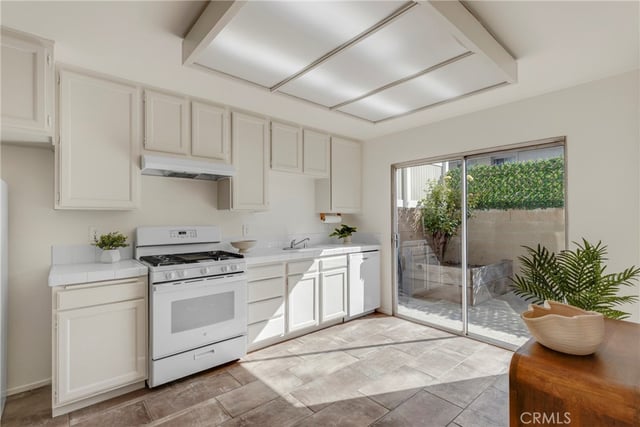 17221 Roscoe Boulevard 2, Northridge, CA 91325 — photo 9 of 35