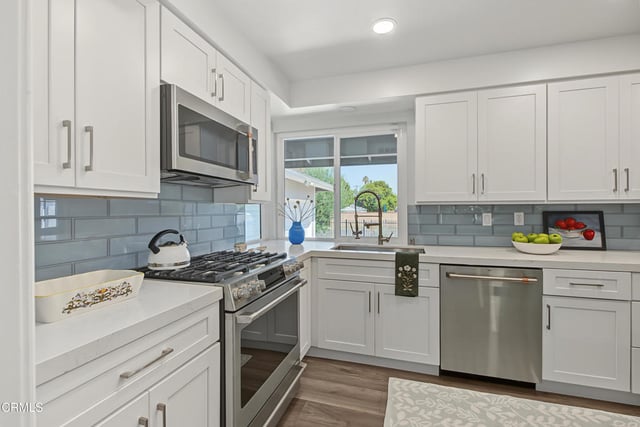 7643 Encino Avenue, Northridge, CA 91325 — photo 12 of 40
