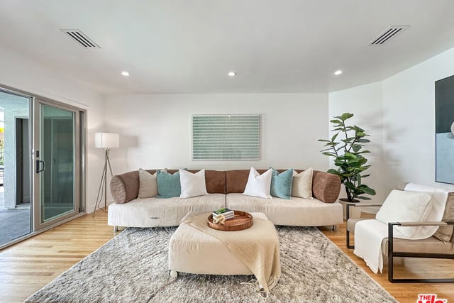 5810 S Halm Avenue, Los Angeles, CA 90056 — photo 10 of 49