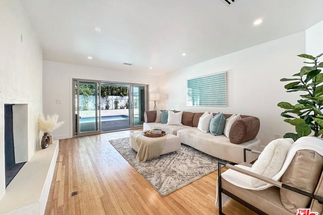 5810 S Halm Avenue, Los Angeles, CA 90056 — photo 11 of 49