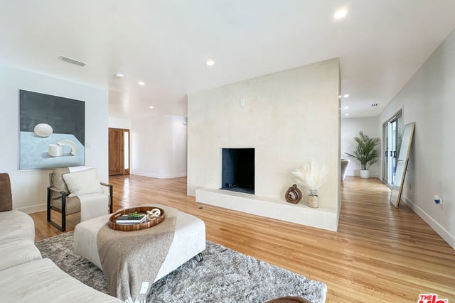5810 S Halm Avenue, Los Angeles, CA 90056 — photo 12 of 49