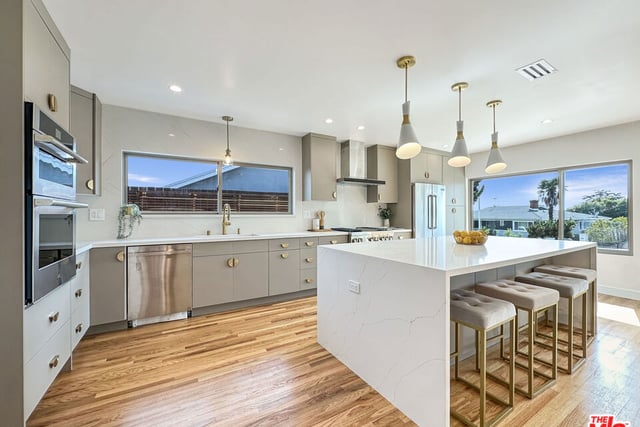 5810 S Halm Avenue, Los Angeles, CA 90056 — photo 5 of 49
