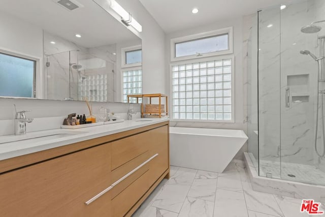 2913 3rd Street 306, Santa Monica, CA 90405 — photo 14 of 17