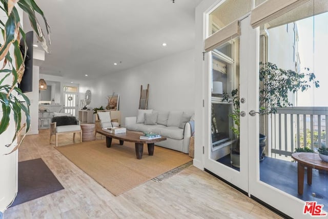 2913 3rd Street 306, Santa Monica, CA 90405 — photo 3 of 17