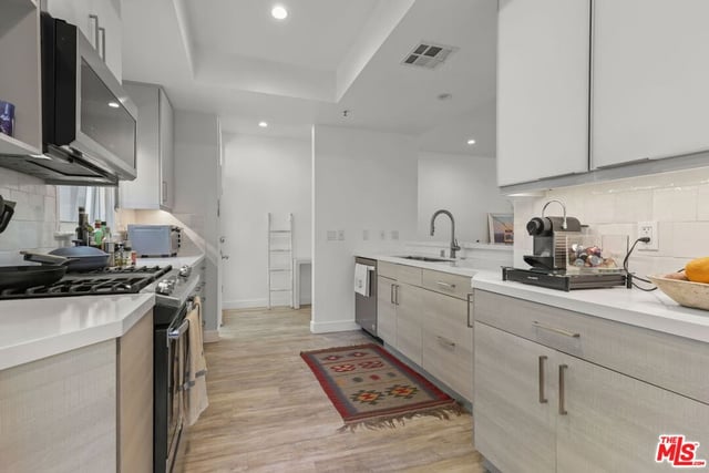 2913 3rd Street 306, Santa Monica, CA 90405 — photo 9 of 17
