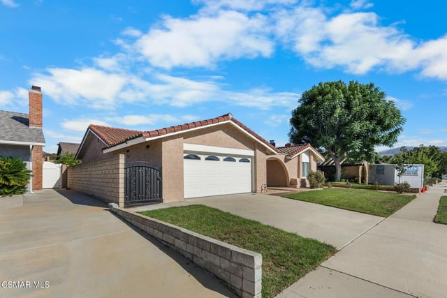 2162 Yosemite Avenue, Simi Valley, CA 93063 — photo 2 of 51