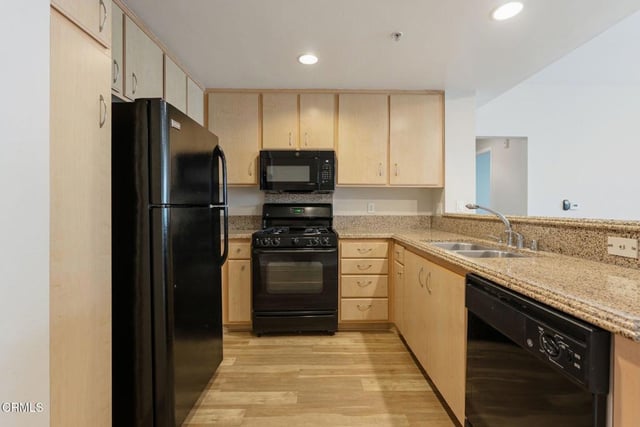 160 S Hudson Avenue 105, Pasadena, CA 91101 — photo 6 of 24