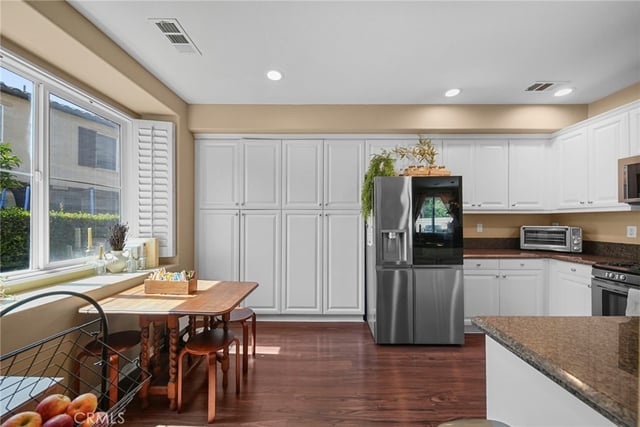 28360 Mirabelle Lane, Saugus, CA 91350 — photo 10 of 34