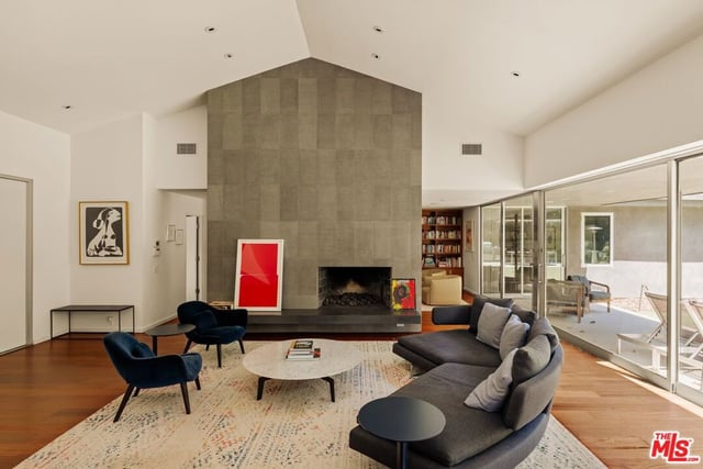 840 Leonard Road, Los Angeles, CA 90049 — photo 2 of 22
