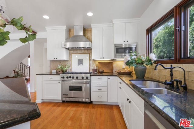 2130 Manning Avenue, Los Angeles, CA 90025 — photo 10 of 40