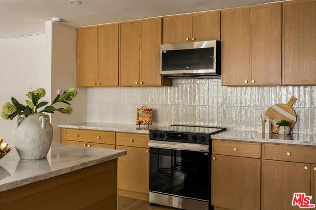 848 N Kings Road 208, West Hollywood, CA 90069 — photo 7 of 52