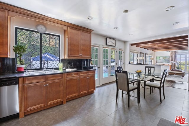 19540 Wells Drive, Los Angeles, CA 91356 — photo 11 of 24
