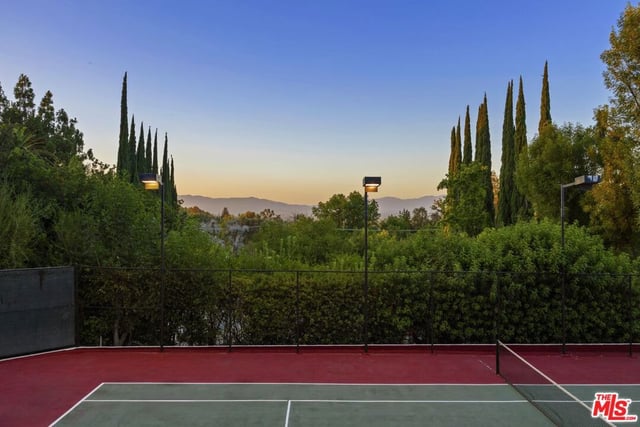 19540 Wells Drive, Los Angeles, CA 91356 — photo 18 of 24