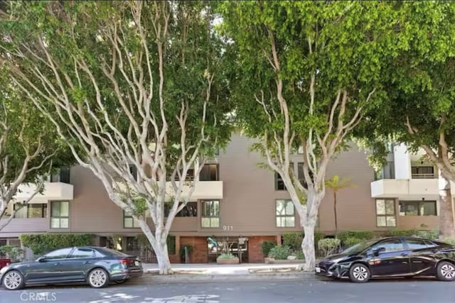 911 N Kings 306, West Hollywood, CA 90069 — photo 2 of 22