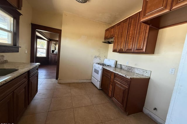 1239 S C Street, Oxnard, CA 93033 — photo 5 of 18