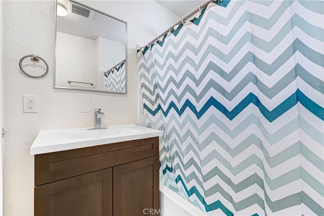 715 E 87th Place, Los Angeles, CA 90002 — photo 4 of 14