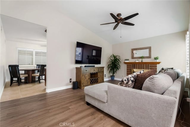 20755 Benz, Saugus, CA 91350 — photo 5 of 34