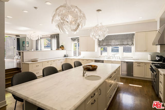 9910 Tower Lane, Los Angeles, CA 90210 — photo 25 of 59