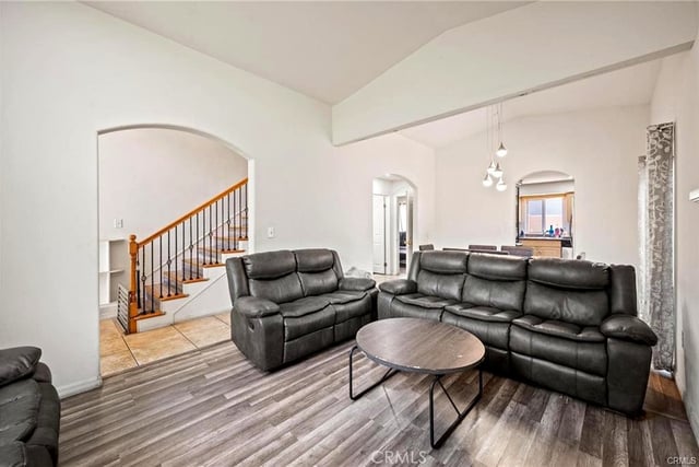 14661 oak road, Sylmar, CA 91342 — photo 4 of 23