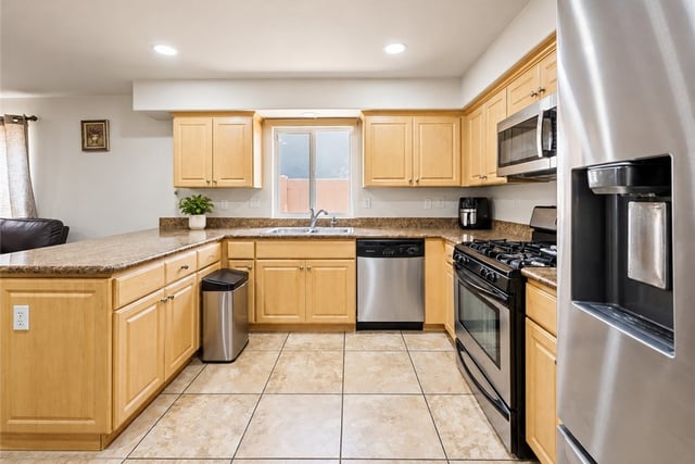 14661 oak road, Sylmar, CA 91342 — photo 7 of 23