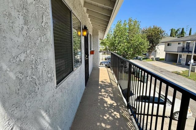 1136 Acadia Place 4, Ventura, CA 93003 — photo 2 of 15