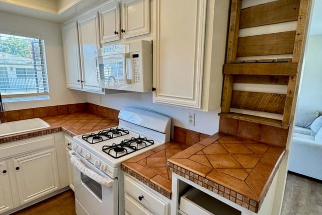 1136 Acadia Place 4, Ventura, CA 93003 — photo 8 of 15