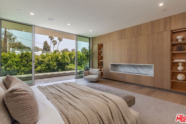 634 Moreno Avenue, Los Angeles, CA 90049 — photo 12 of 28