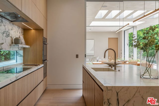 634 Moreno Avenue, Los Angeles, CA 90049 — photo 9 of 28
