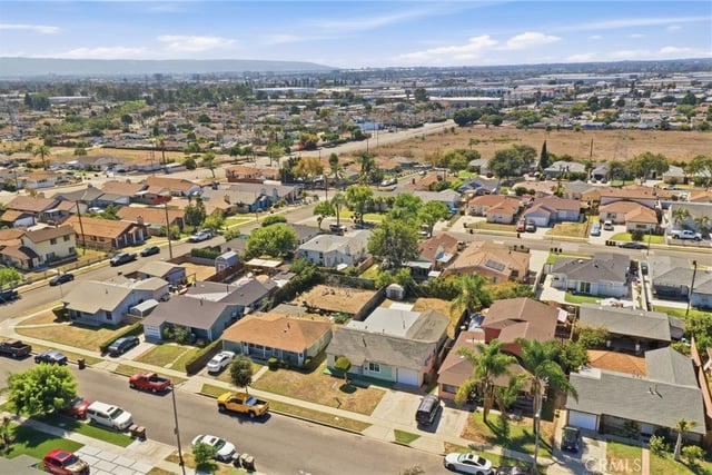 725 S Taper, Compton, CA 90220 — photo 36 of 40