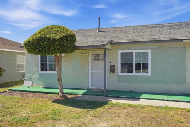 725 S Taper, Compton, CA 90220 — photo 3 of 40