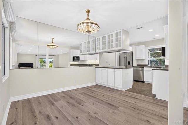 183 Sandberg Street, Thousand Oaks, CA 91360 — photo 10 of 32