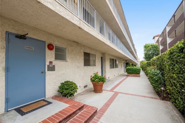 5354 Lindley 204, Encino, CA 91316 — photo 31 of 35