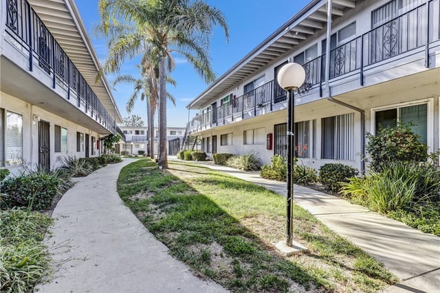 5530 Ackerfield Avenue 210, Long Beach, CA 90805 — photo 4 of 35