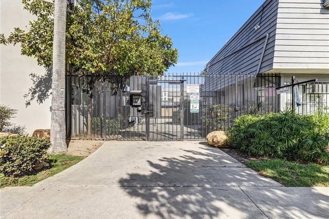 5530 Ackerfield Avenue 210, Long Beach, CA 90805 — photo 5 of 35
