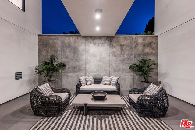 12119 Travis Street, Los Angeles, CA 90049 — photo 17 of 18