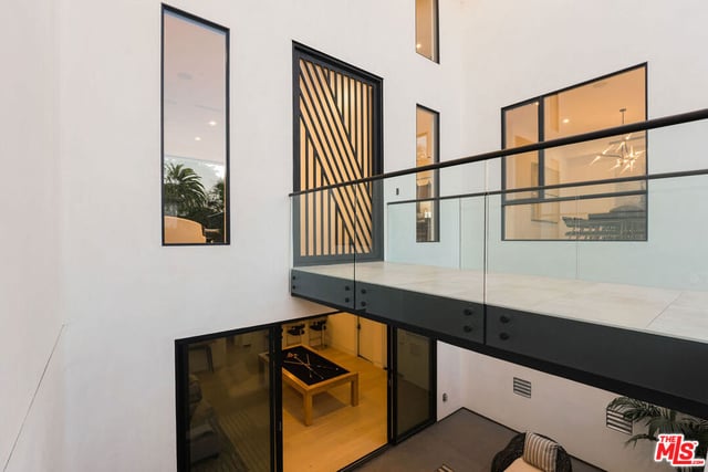 12119 Travis Street, Los Angeles, CA 90049 — photo 3 of 18