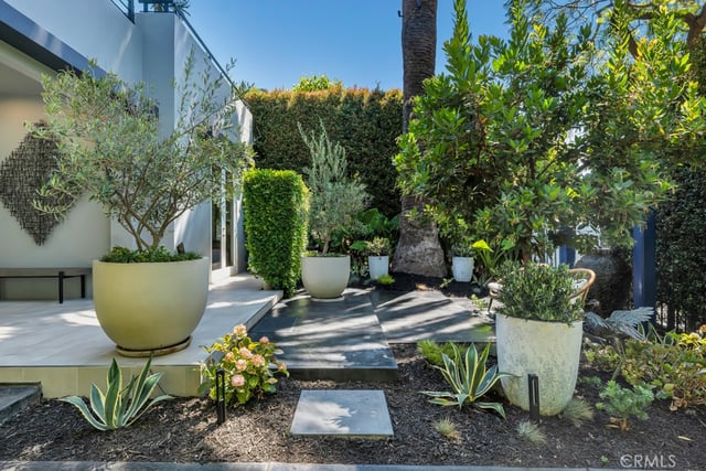 8719 Rosewood Avenue, West Hollywood, CA 90048 — photo 5 of 38