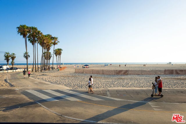 117 Ocean Front Walk, Santa Monica, CA 90291 — photo 4 of 25