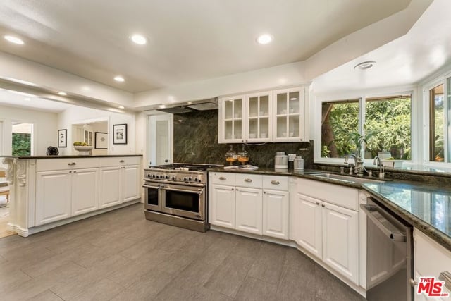 4725 Vanalden Avenue, Tarzana, CA 91356 — photo 11 of 47