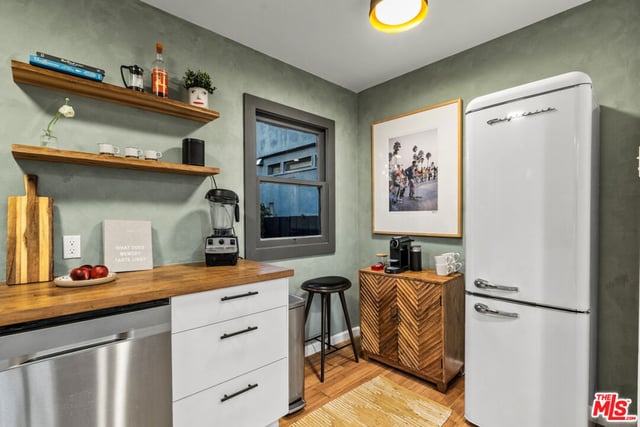 225 Carroll Canal, Los Angeles, CA 90291 — photo 15 of 46