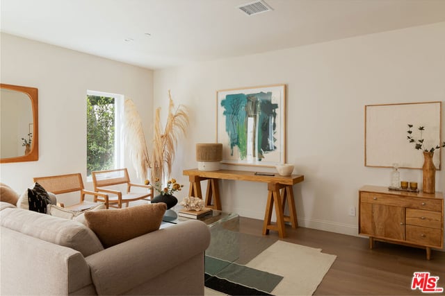 931 S Sycamore Avenue, Los Angeles, CA 90036 — photo 3 of 36