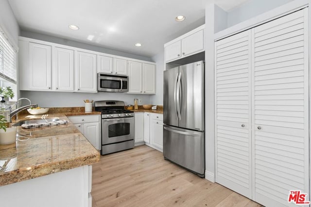 4301 Fulton Avenue 106, Los Angeles, CA 91423 — photo 17 of 35