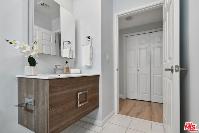4301 Fulton Avenue 106, Los Angeles, CA 91423 — photo 28 of 35