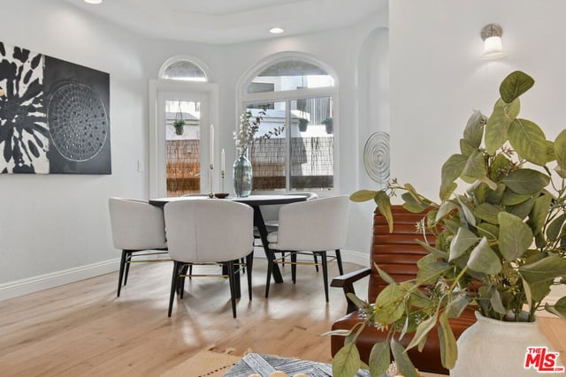 4301 Fulton Avenue 106, Los Angeles, CA 91423 — photo 7 of 35