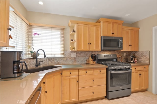 808 W 33rd, Long Beach, CA 90806 — photo 9 of 21