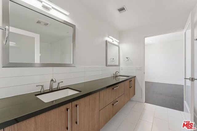 12837 Moorpark Street 313, Studio City, CA 91604 — photo 14 of 25